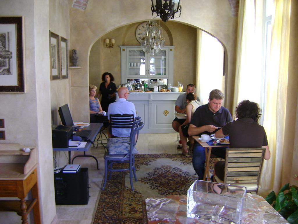 Hotel La Petite Maison Виареджо Екстериор снимка