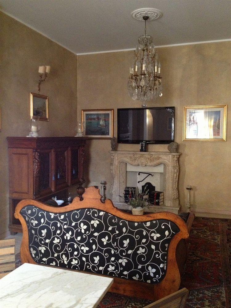 Hotel La Petite Maison Виареджо Екстериор снимка