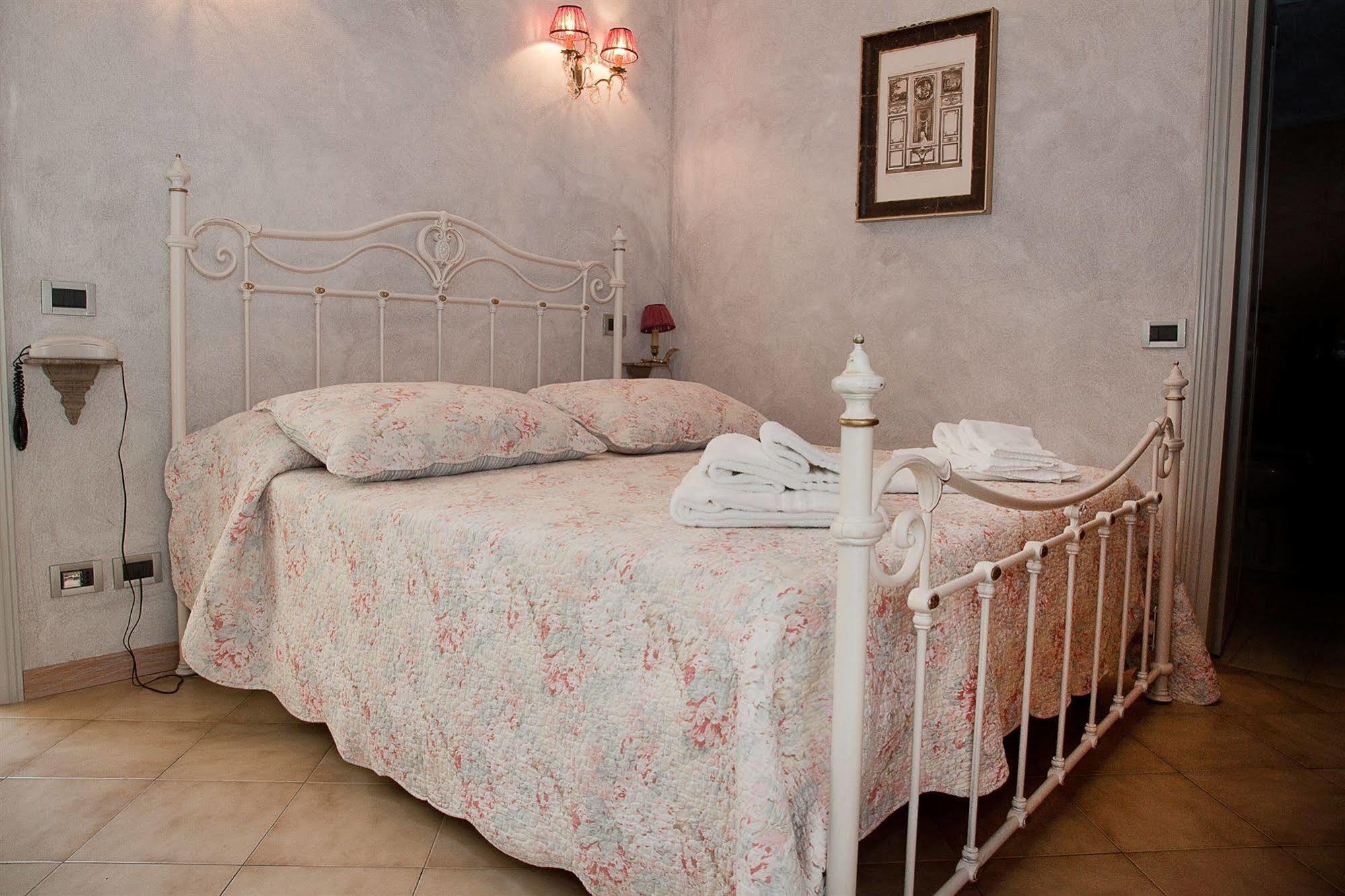 Hotel La Petite Maison Виареджо Екстериор снимка