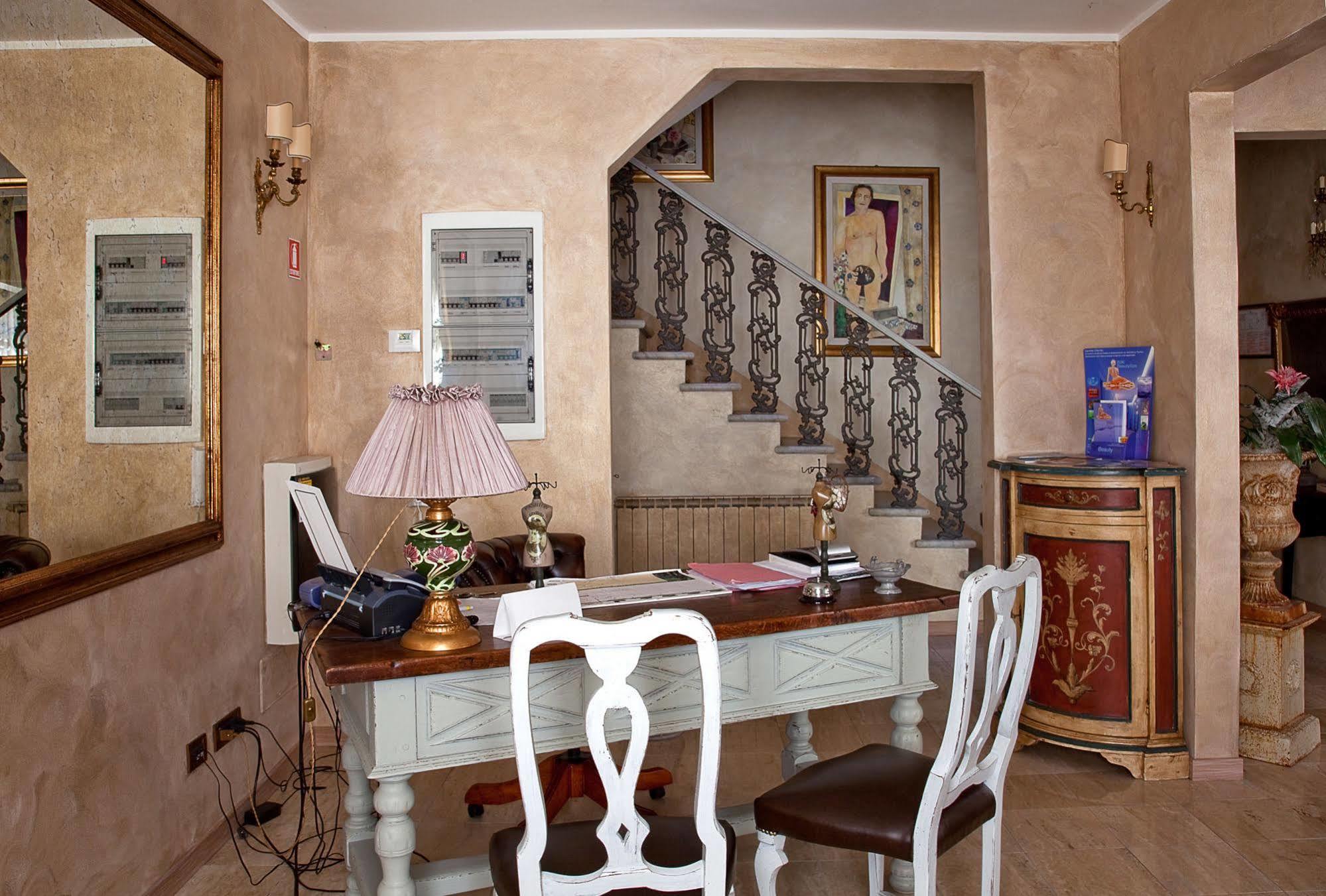 Hotel La Petite Maison Виареджо Екстериор снимка
