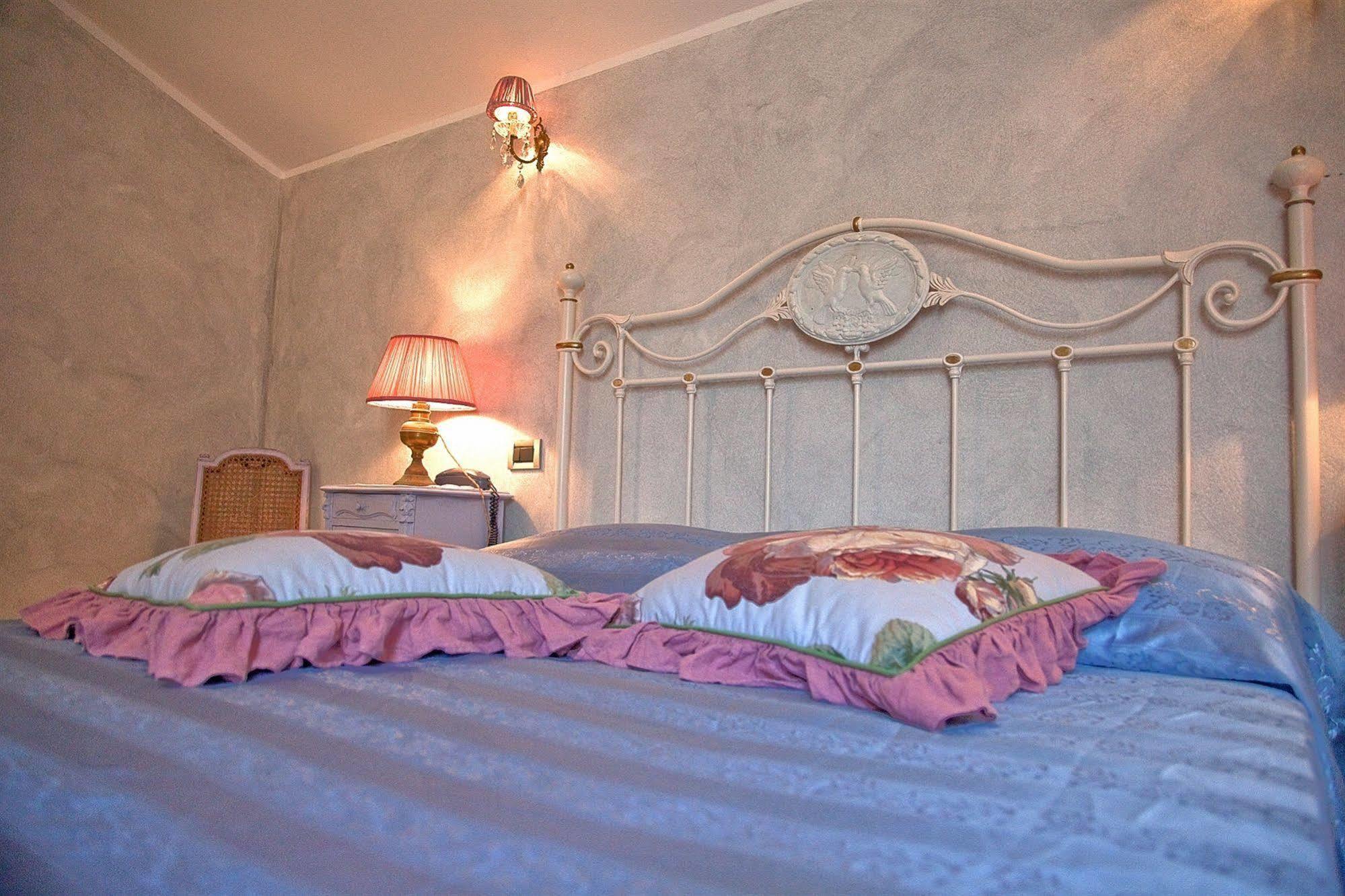 Hotel La Petite Maison Виареджо Екстериор снимка