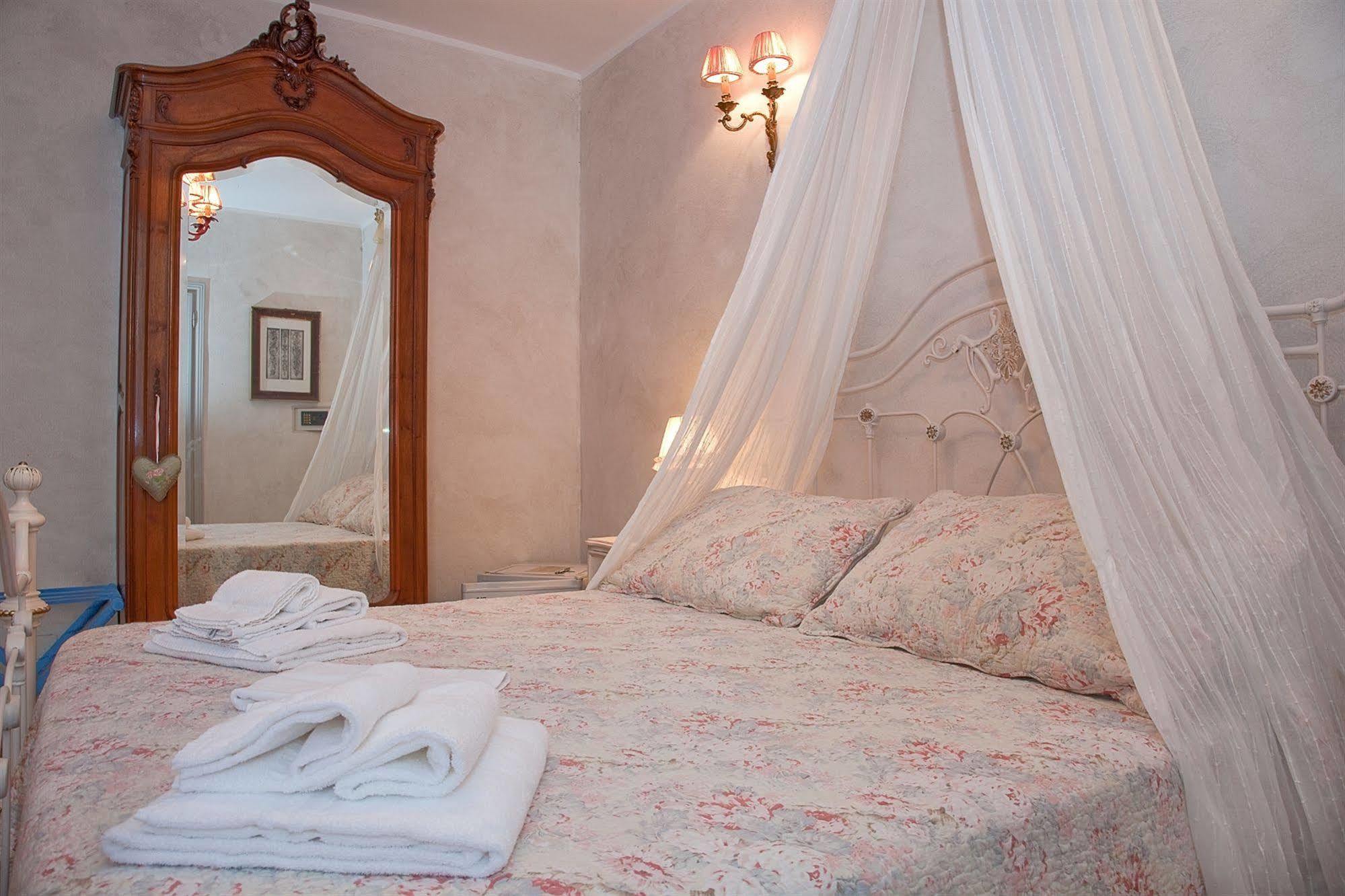Hotel La Petite Maison Виареджо Екстериор снимка