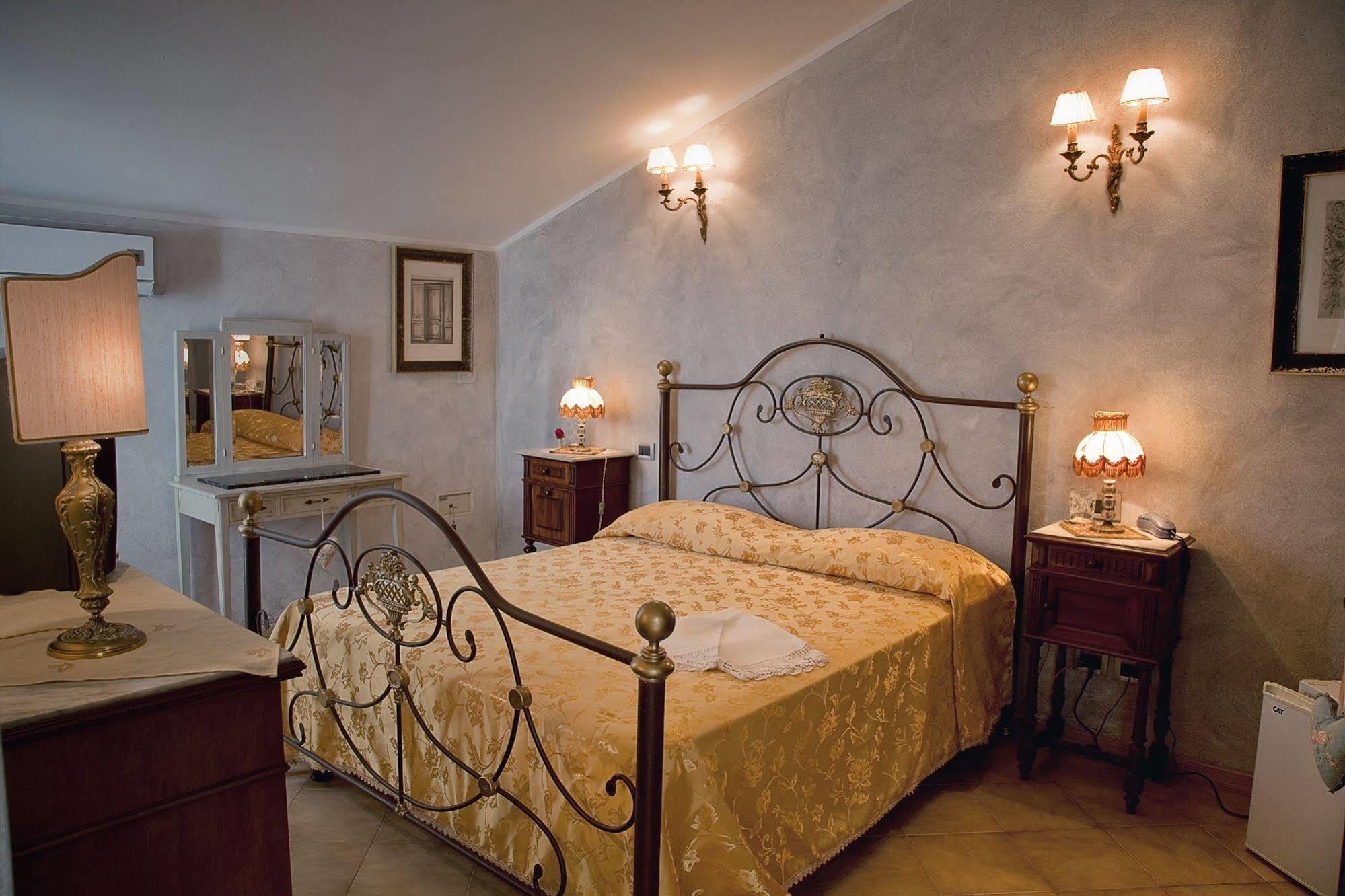Hotel La Petite Maison Виареджо Екстериор снимка