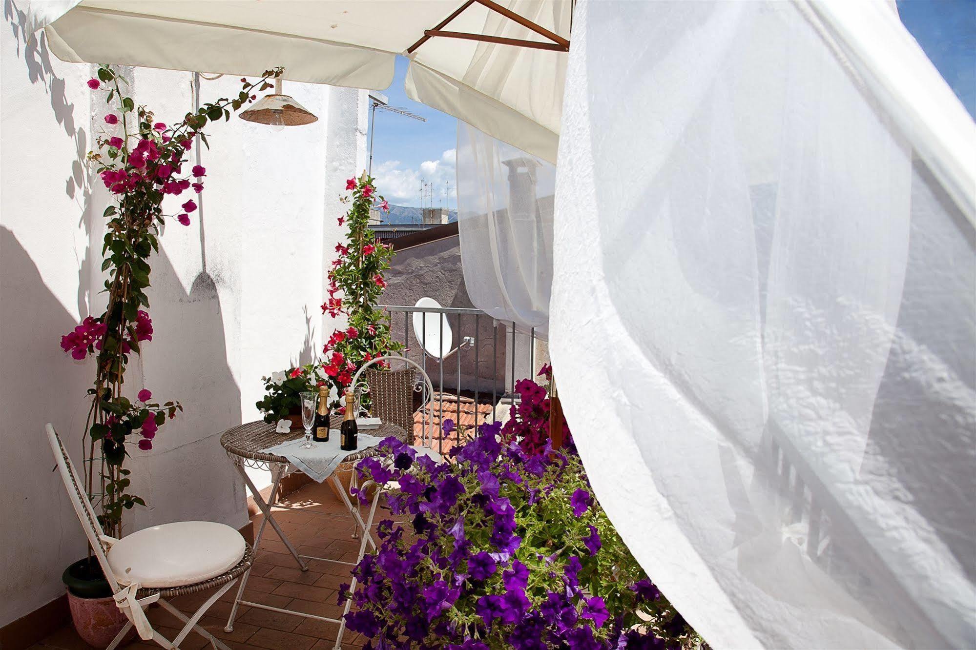 Hotel La Petite Maison Виареджо Екстериор снимка