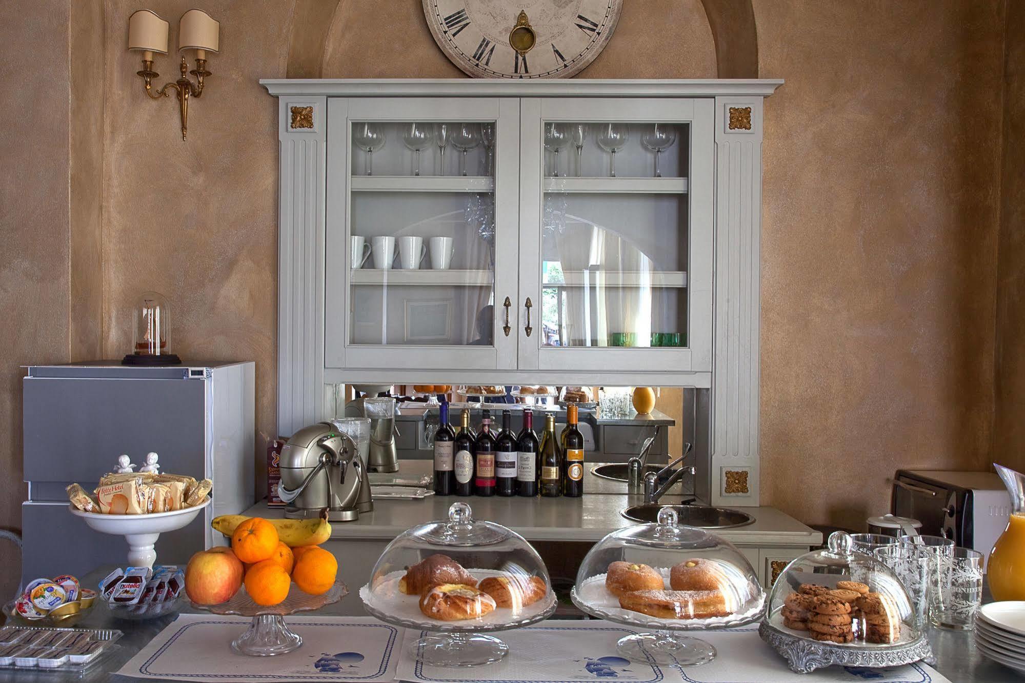 Hotel La Petite Maison Виареджо Екстериор снимка