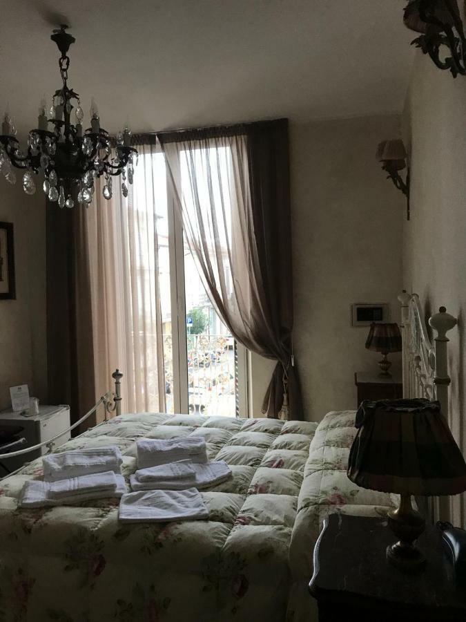 Hotel La Petite Maison Виареджо Екстериор снимка