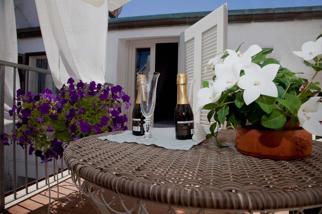 Hotel La Petite Maison Виареджо Екстериор снимка